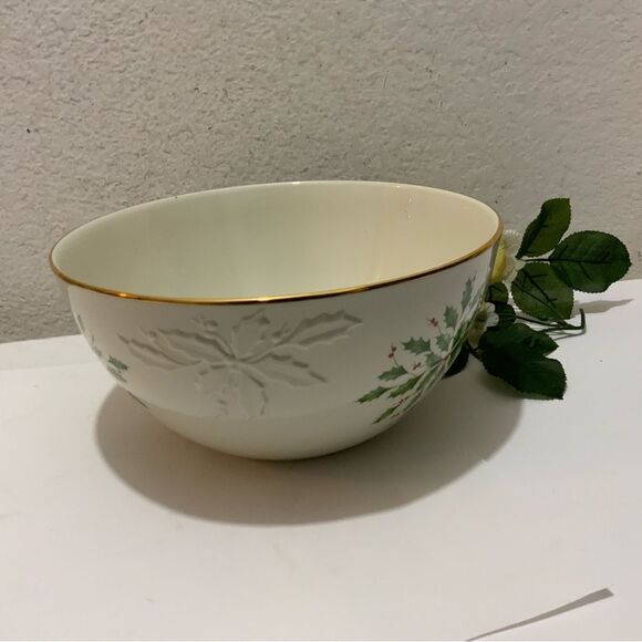 NWOB Lenox holiday dimension collection 10.25x5” serving bowl engraved Leaf - Picture 1 of 15